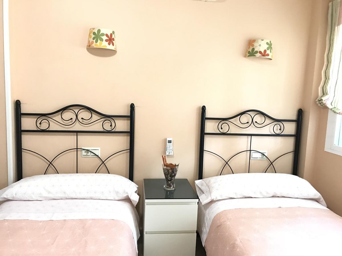 Apartamento Holidays On The Beach 托雷莫利诺斯 外观 照片